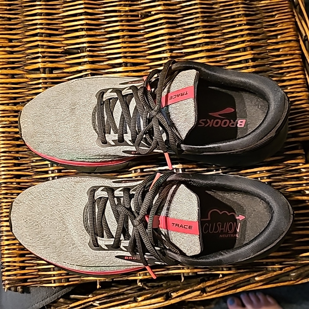 Brooks women's shoes